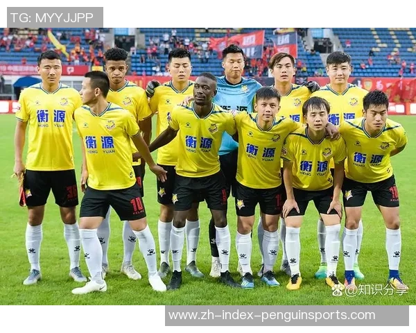 足球明星齐聚助威激情四溢为梦想拼搏加油打气展现无尽魅力与团队精神 足球明星齐聚助威激情四溢为梦想拼搏加油打气展现无尽魅力与团队精神